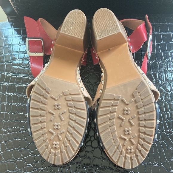 Comfortable wooden heel sandals by Andrea. - Picture 8 of 11